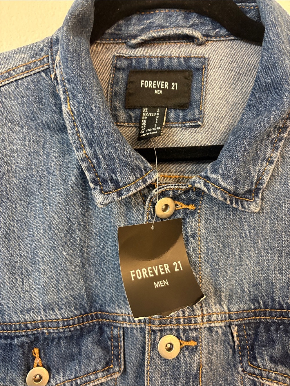 Forever 21 Men’s Large Blue Denim Jacket - Picture 3 of 4